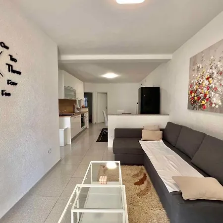 Appartamento In 45031 *